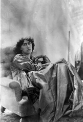 Jane Morris, posada por Dante Gabriel Rossetti, 1865 (impressão albumen)